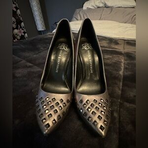 Looove these heels!! But my feet don’t!!